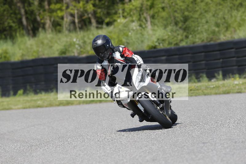 /Archiv-2025/09 22.04.2025 Cornu Master School ADR/rot-rouge/4